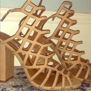 Steve Madden Skales Block Pump